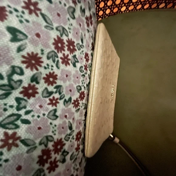 Coach Signature Patent Leather Corner Zip Wristlet in Beige NWOT - Picture 4 of 6